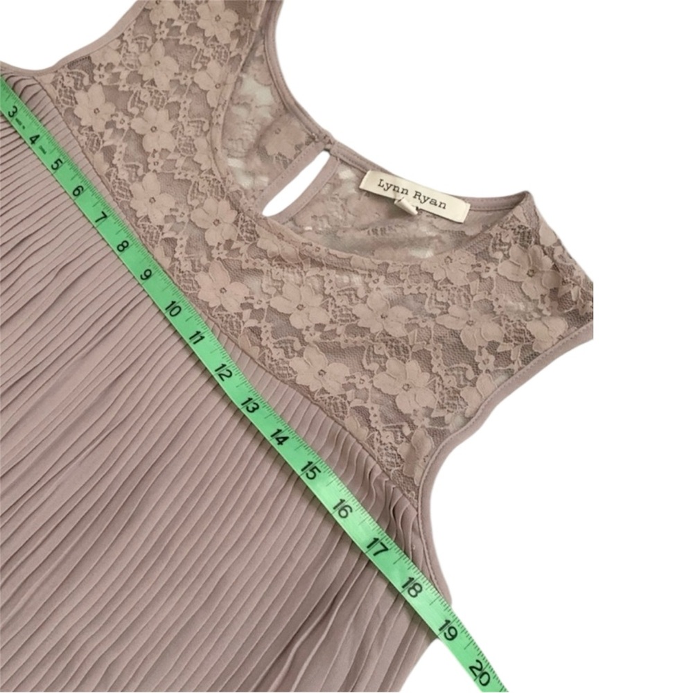 LYNN RYAN | Lace Pleated Top | Size L - Picture 7 of 8